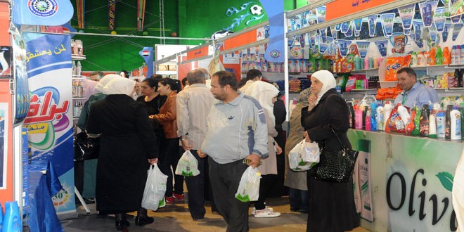 عضو غرفة صناعة دمشق: الطلب ضعيف حتى في مهرجانات التسوق وحالة الجمود ضربتها كما الأسواق