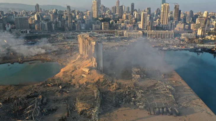 نيويورك تايمز: تدمير مرفأ بيروت أنهى لبنان والأيام المقبلة حبلى بالغضب