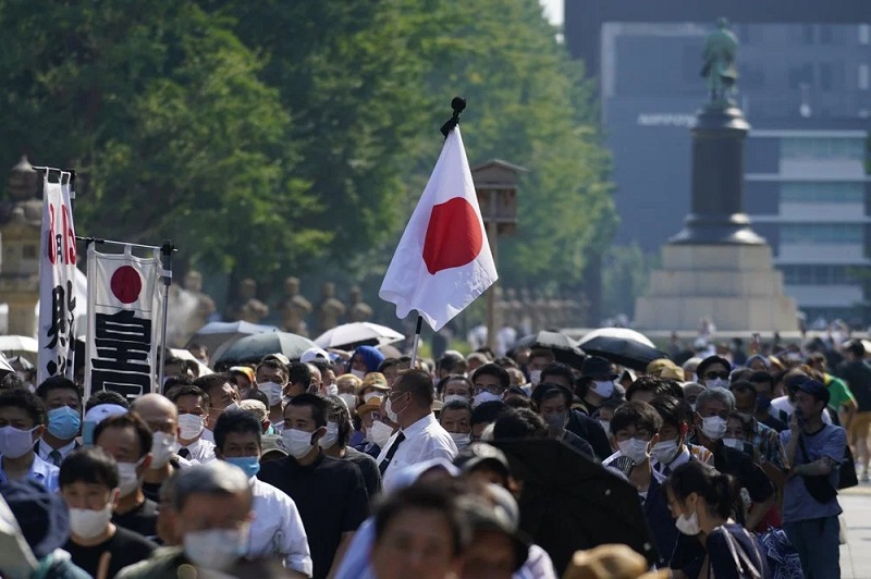 إمبراطور اليابان يعرب عن "ندمه العميق" في الذكرى 75 لنهاية الحرب العالمية الثانية