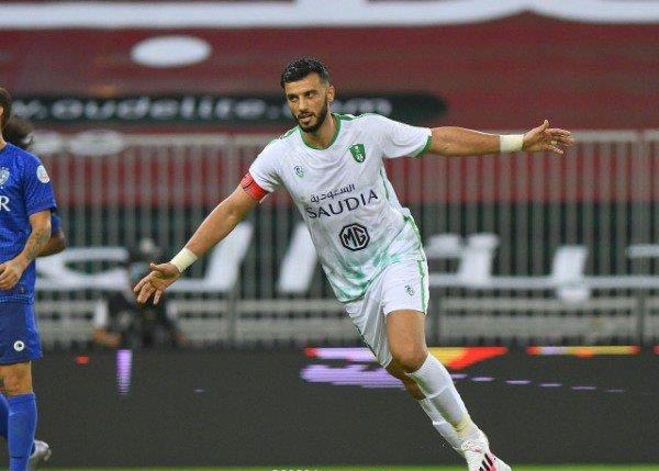 عمر السومة يقود اهلي جدة للفوز على الهلال بالدوري السعودي لكرة القدم