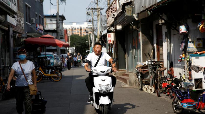 "بكين" السلطات تسمح للسكان بالخروج دون كمامات