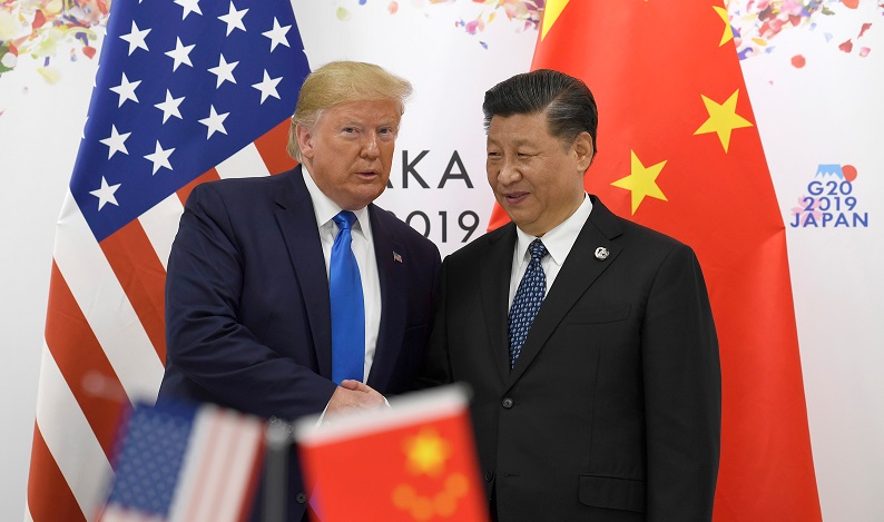 ترامب يلوح مجدداً بفكرة انفصال الاقتصاد الأمريكي عن الصين