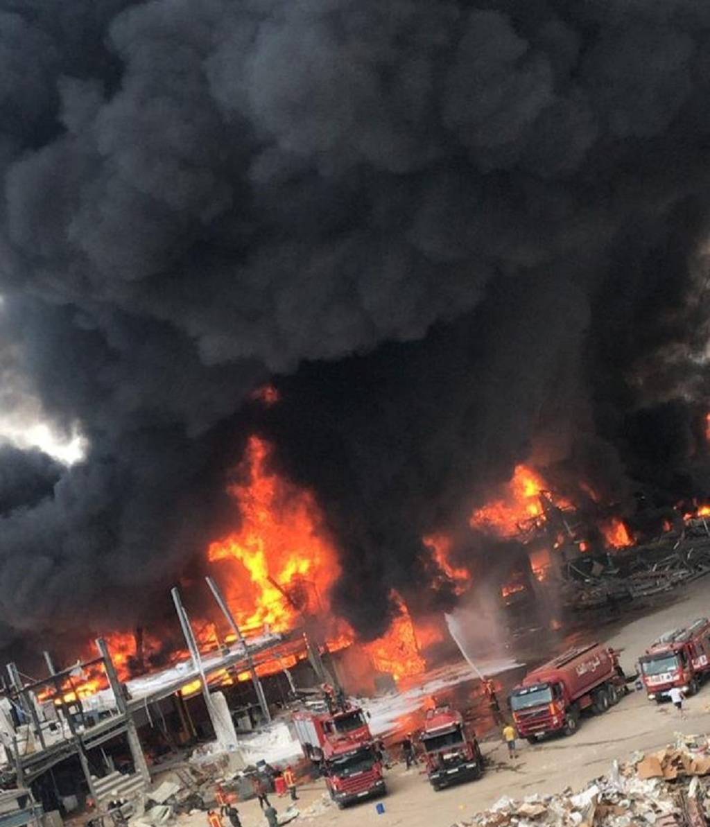 الدفاع المدني: لا يوجد خطر من تمدد حريق مرفأ بيروت
