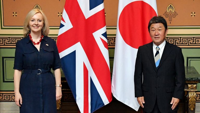 المملكة المتحدة توقع أول اتفاق تجاري كبير مع اليابان بعد خروجها من الاتحاد الأوروبي