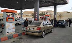 وضع 5 صهاريج محملة بالبنزين بالقرب من محطات وقود في دمشق لتعبئة السيارات