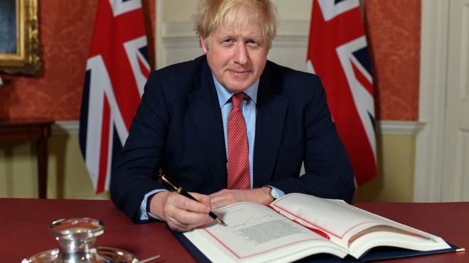 رئيس الوزراء البريطاني يخطط للاستقالة لأن راتبه لا يكفيه