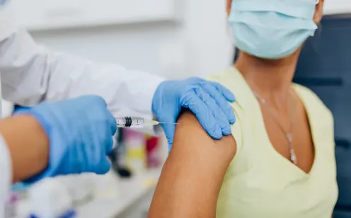 لقاح “فايزر-بيونتيك” يواجه عقبة مهمة تتعلق بعملية نقل اللقاح