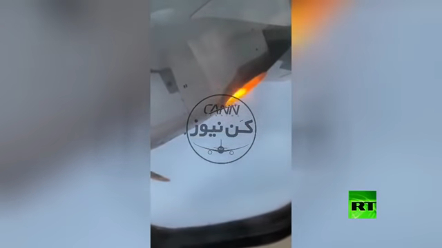 احتراق محرك طائرة إيرانية أثناء تحليقها (فيديو)