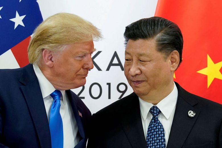 ترامب يمنع الأمريكيين من الاستثمار في شركات مرتبطة بالجيش الصيني