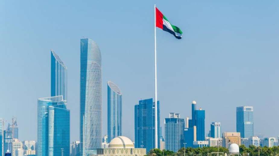 الإمارات تمنح "الإقامة الذهبية" لعشر سنوات لبعض المهن