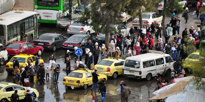 محافظة دمشق تعترف بمتاجرة سائقي السرافيس بالمازوت وتتهمهم بالتسبب بالازدحام