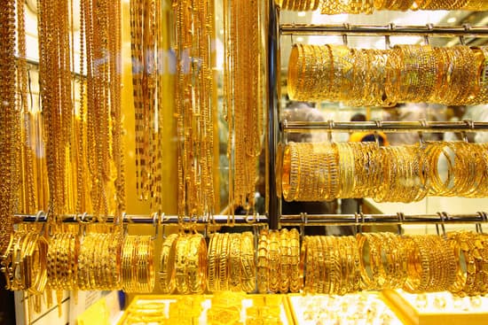 انخفاض سعر الذهب عيار 21 بمقدار ألف ليرة ولا تغيير في حجم المبيعات أو الطلب