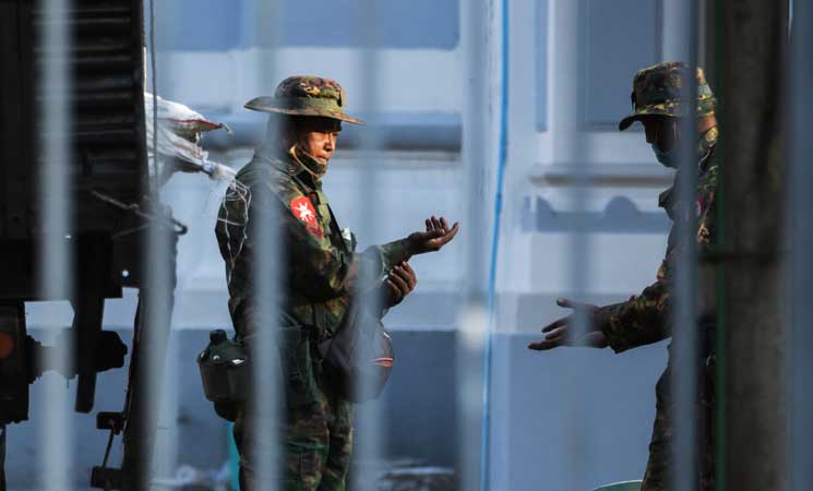 جيش ميانمار يستولي على السلطة ويعتقل زعيمة البلاد وواشنطن تتوعّد بالرد (صور)