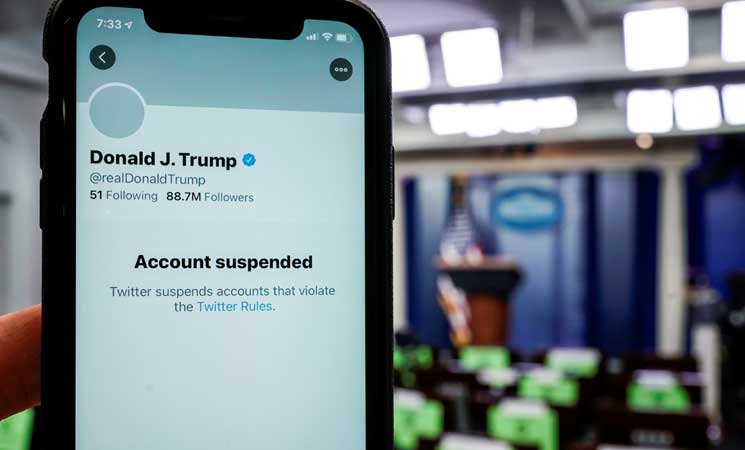 شركة تويتر : حظر ترامب دائم حتى لو عاد رئيساً