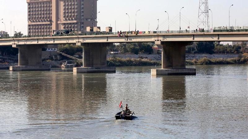 محكمة عراقية تصدر حكما بحق السيدة التي ألقت طفليها من فوق جسر على نهر دجلة (فيديو)