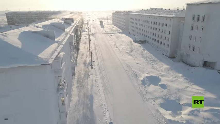 مدينة روسية غامضة في القطب الشمالي هجرها سكانها (فيديو)