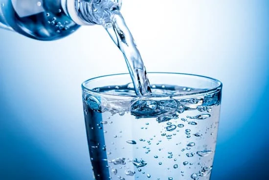 تغريم شركة في سنغافورة باعت زجاجات مياه معبأة من صنبور دورة المياه