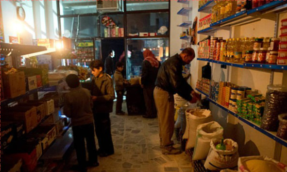 حلب: بعض تجار الجملة يمتنعون عن تزويد باعة المفرق بالمواد الغذائية بانتظار ارتفاع الأسعار!