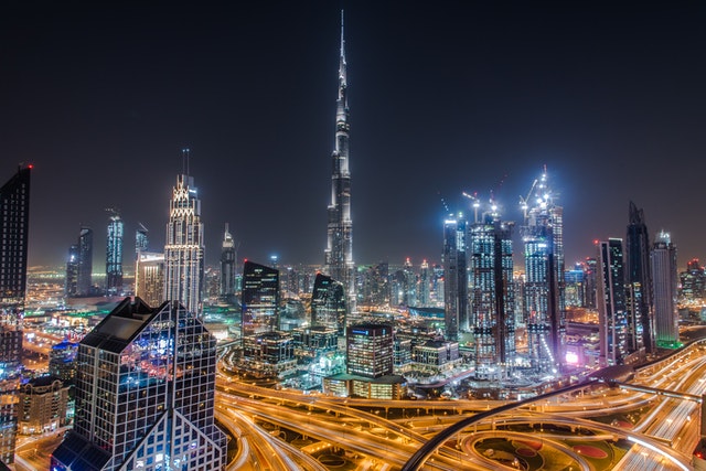 الإقامة الذهبية في الإمارات تأشيرة إقامة طويلة الأمد.. خطوة إيجابية أم سلبية؟