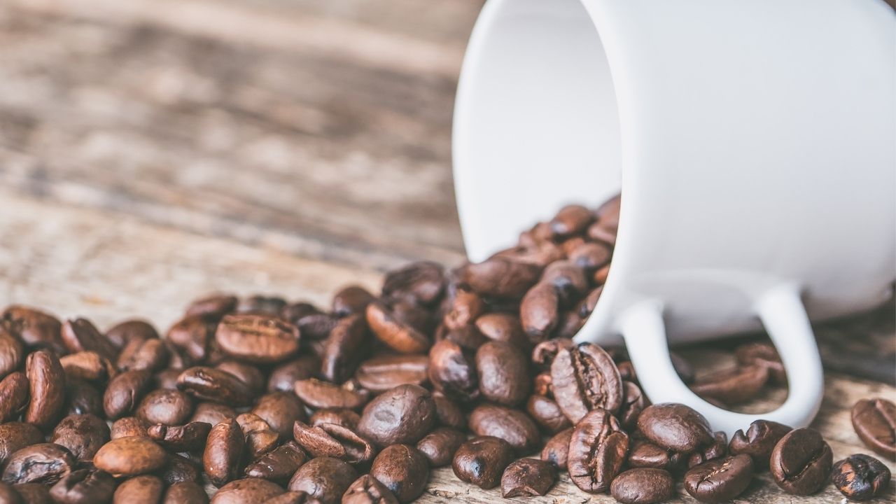 بسبب ارتفاع الأسعار والتغيرات المناخية: نقص في المعروض وارتفاع في أسعار القهوة عالمياً