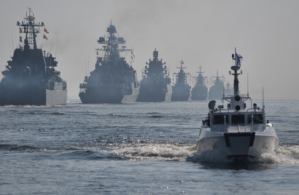تشكيلة سفن روسية ترسو في ميناء طرطوس خلال مناورات بحرية
