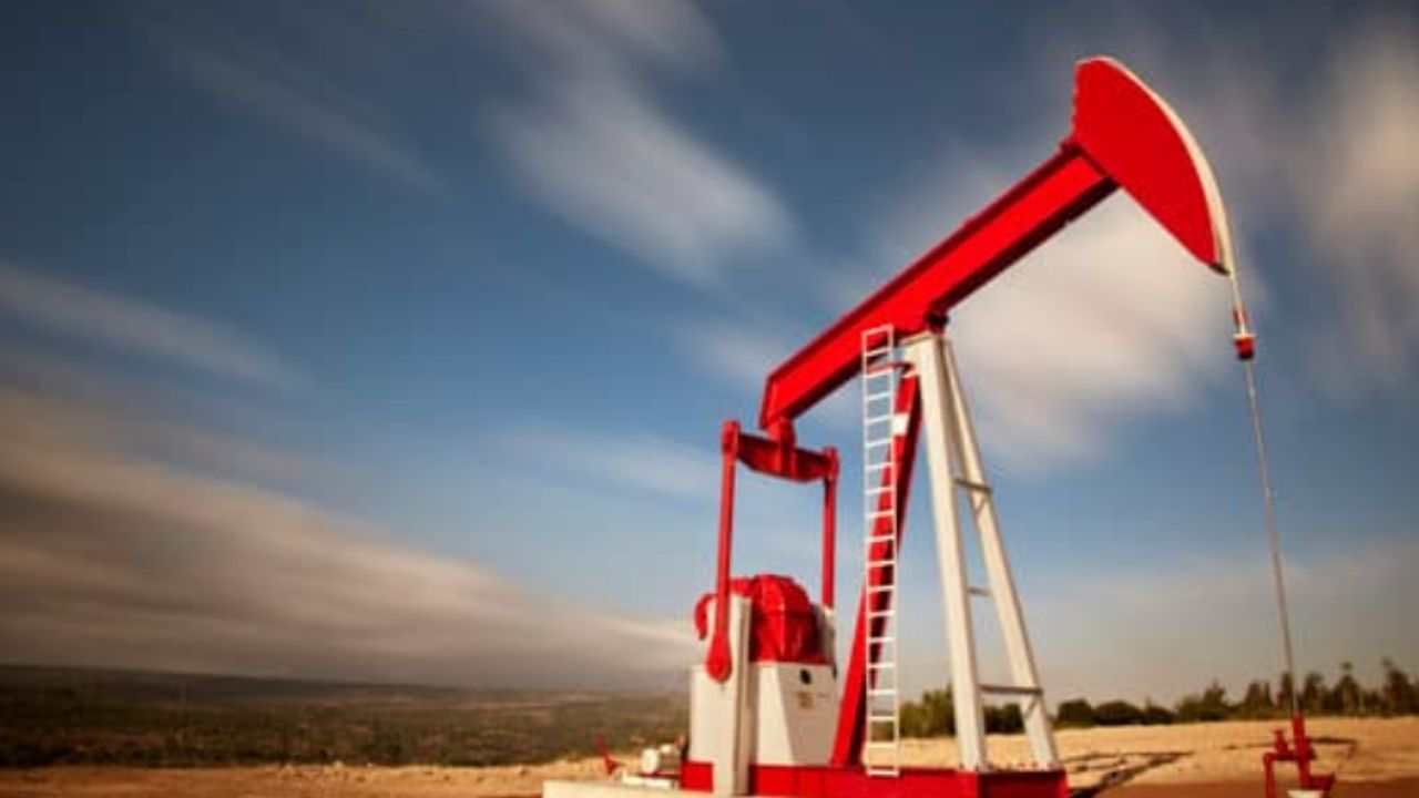 النفط يتراجع عن أعلى مستوياته في 7 سنوات قبيل استئناف محادثات بين أمريكا وإيران