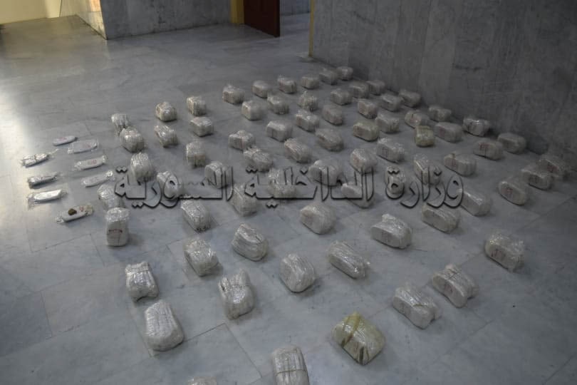 فرع مكافحة المخدرات في حمص يلقي القبض على مروجي مخدرات ويضبط 90 كغ من الحشيش