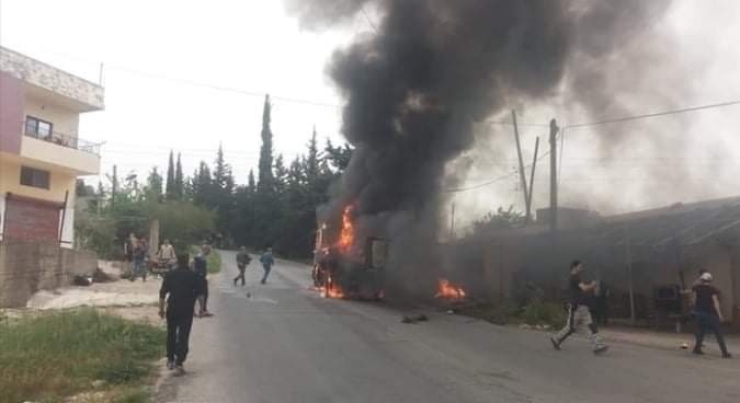 احتراق سيارة رافعة تابعة لاتصالات اللاذقية في قرية دوير بعبدة
