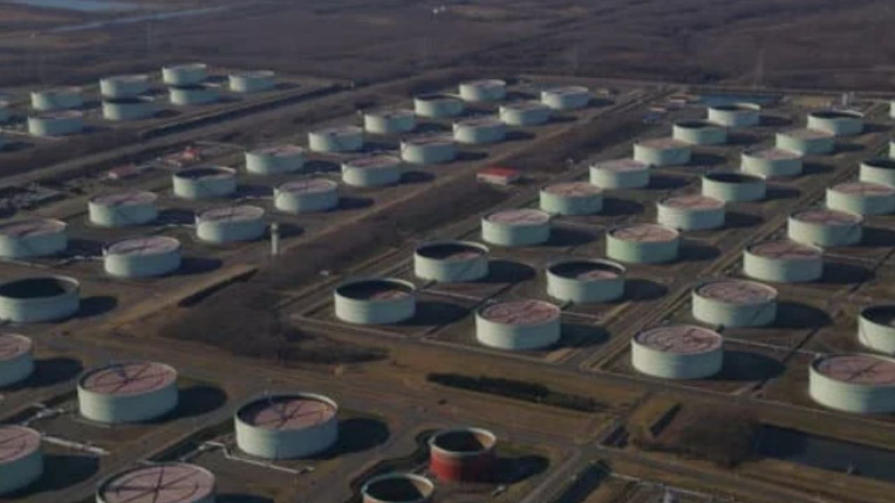 للحد من تأثير العقوبات .. روسيا تخطط لتشييد منشآت جديدة لتخزين النفط ومنافذ جديدة للتصدير