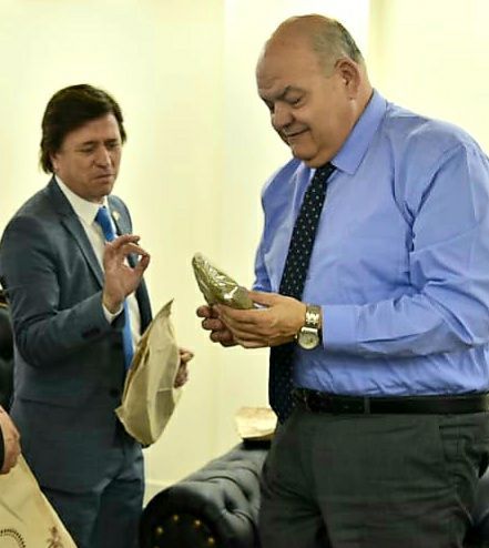 المتة على طاولة اجتماع الوزير سالم مع سفير البارغواي في لبنان