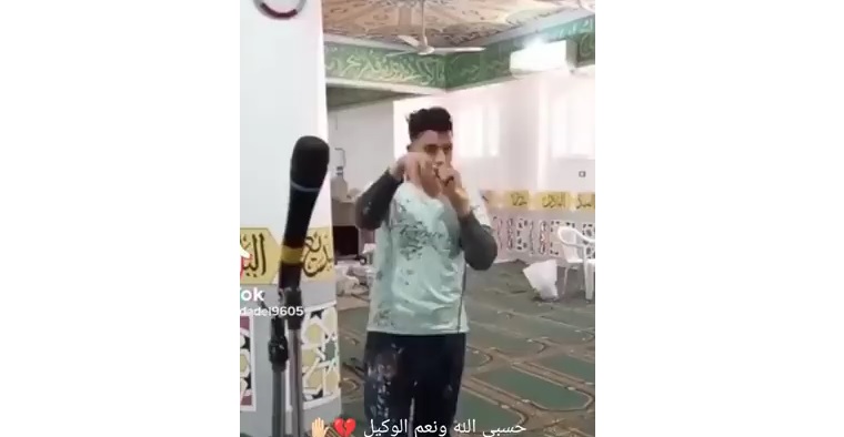 مصر: شاب يغني أغاني شعبية داخل مسجد والسلطات تتحرك (فيديو)