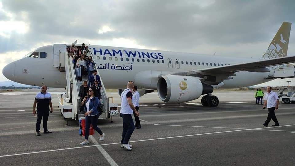 أولى الرحلات بين الوجهتين .. وصول 151 مسافراً من الشارقة إلى مطار اللاذقية الدولي