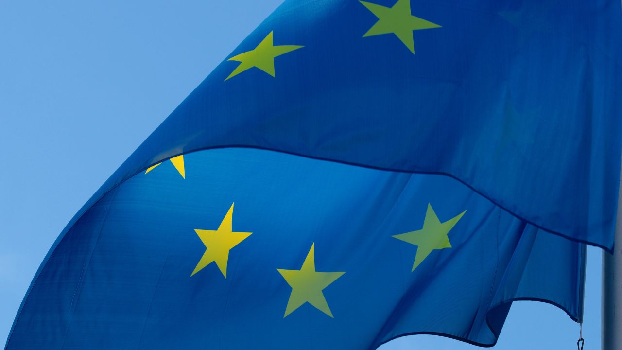 البرلمان الأوروبي يعتمد قراراً يمنح أوكرانيا ومولدوفا وضع الدول المرشحة للانضمام للاتحاد الأوروبي