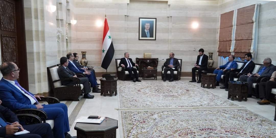 رئيس الحكومة يلتقي برئيس مؤسسة الإذاعة والتلفزيون الإيرانية في دمشق