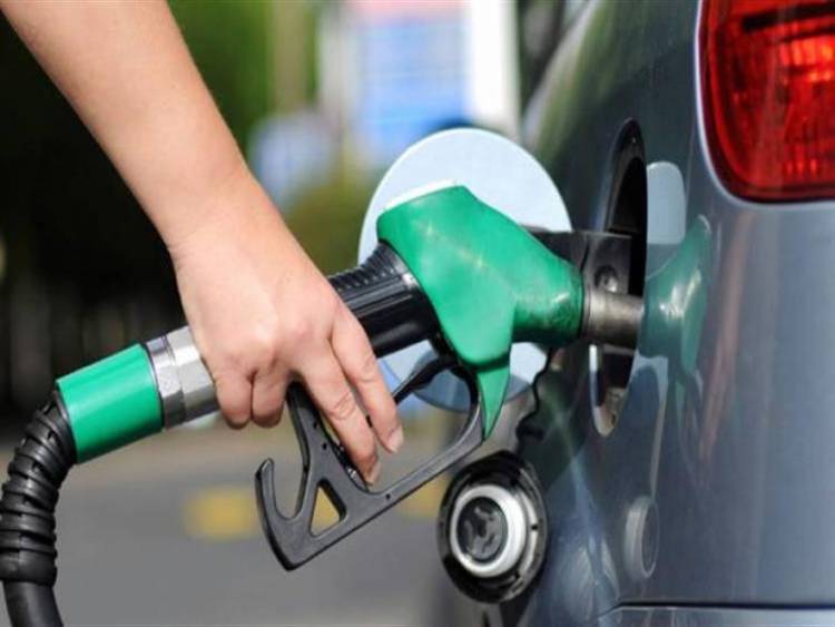 صحيفة رسمية: كازيات تبيع ليتر البنزين بـ ٧٥٠٠ ليرة!!