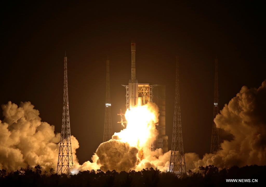 الصين تطلق قمرين صناعيين جديدين إلى الفضاء