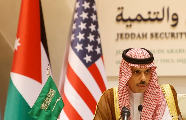 وزير الخارجية السعودي: لا نرى نقصاً في النفط بالسوق وإنما نقصاً في طاقة التكرير