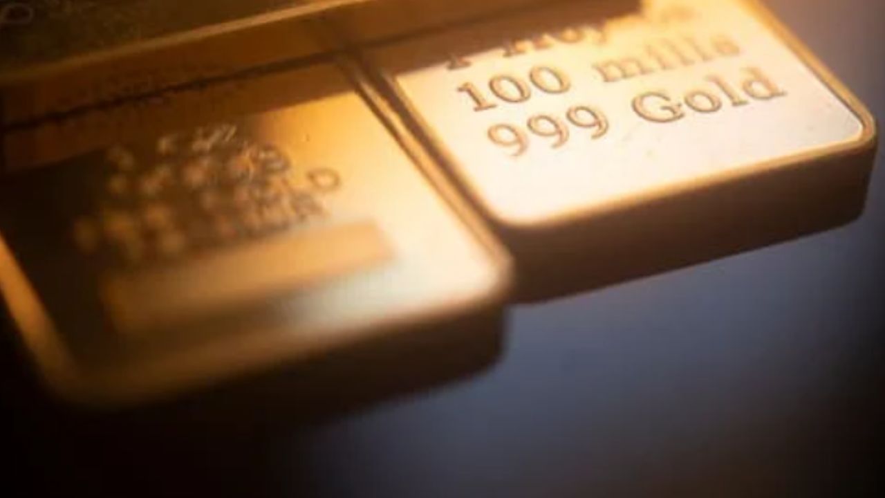 الذهب يتراجع مع ارتفاع الدولار وقرب رفع سعر الفائدة