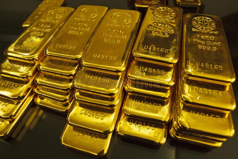 سويسرا تحظر واردات الذهب الروسية