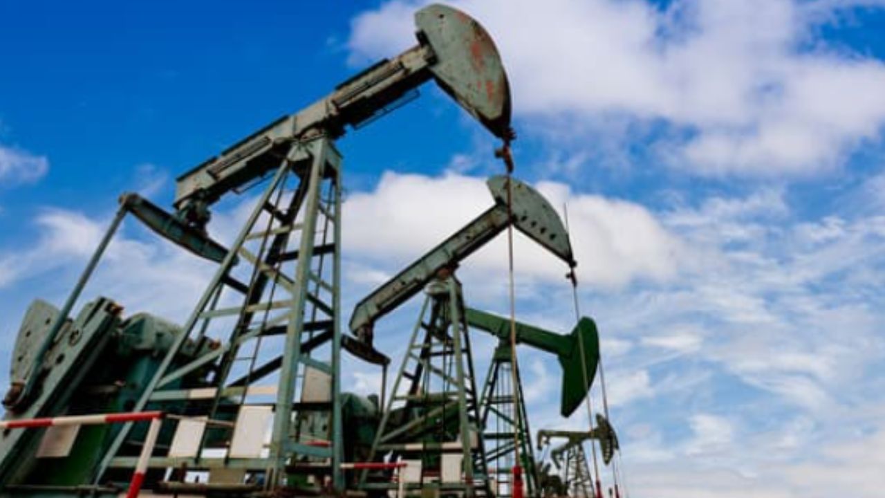 أسعار النفط تصعد مجدداً مع بقائها قرب أدنى مستوياتها منذ 8 شهور