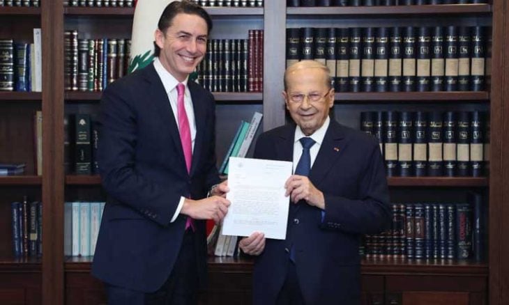 عون ولبيد يوقعان اتفاق ترسيم الحدود البحرية بين لبنان وإسرائيل