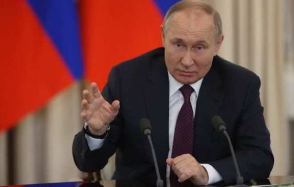 بوتين: روسيا لم تنسحب من اتفاق تصدير الحبوب لكن تعلق مشاركتها
