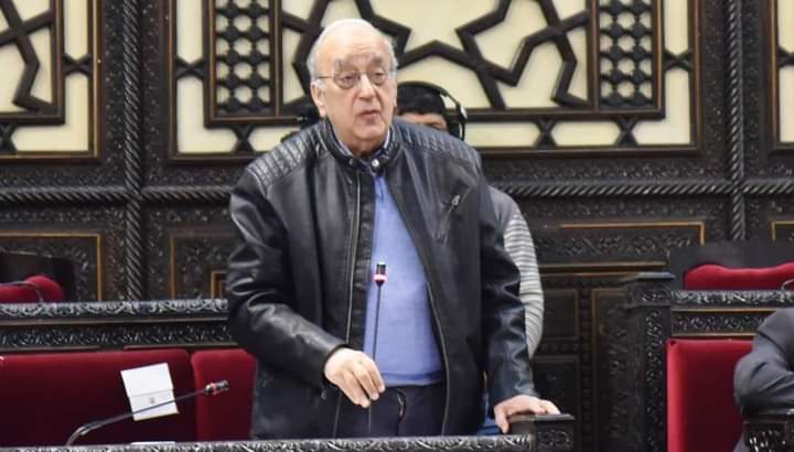نائب في البرلمان يتهم الحكومة السورية بالتناقض والتخبط ويحذر من شلل الإنتاج في البلاد