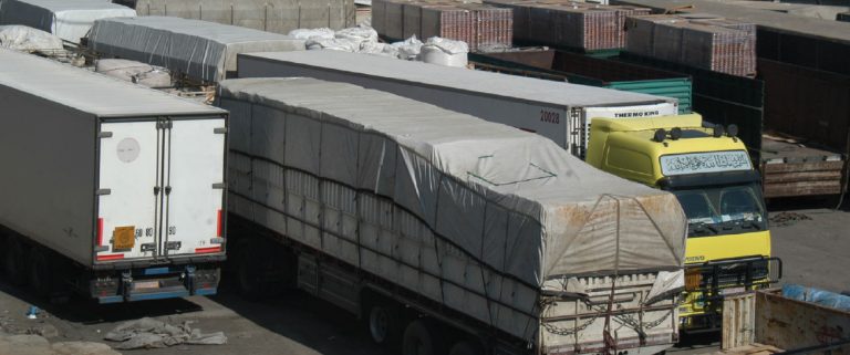 جهات عراقية غير حكومية تعرقل دخول الشاحنات السورية إلى الأراضي العراقية