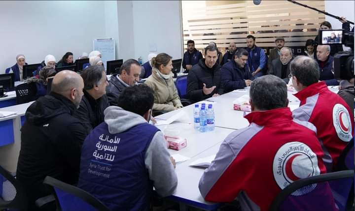 الرئيس الأسد والسيدة أسماء الأسد يجتمعان بأعضاء غرفة العمليات في حلب