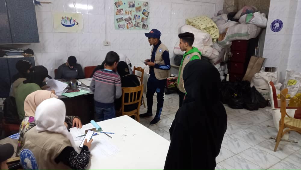 "لا تقطع المعروف".. نادي الفتوة الاجتماعي يوزع ألف سلة غذائية في دير الزور