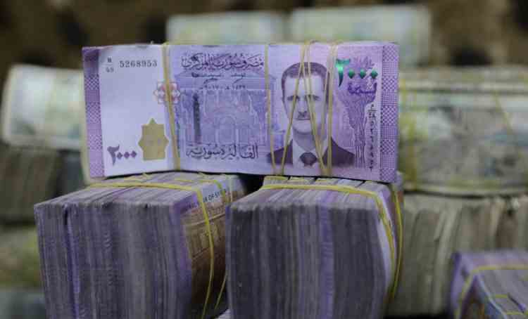خبيرة اقتصادية : المواطن السوري يدفع كميات كبيرة من العملة لتغطي ثمن سلعة عادية.. طرح فئات نقدية أكبر بات ضرورة