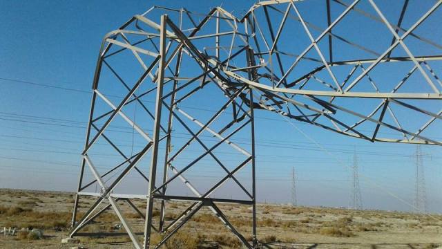 دير الزور: أضرار كبيرة في شبكة الكهرباء جراء العاصفة الغبارية التي ضربت شمال شرقي المحافظة