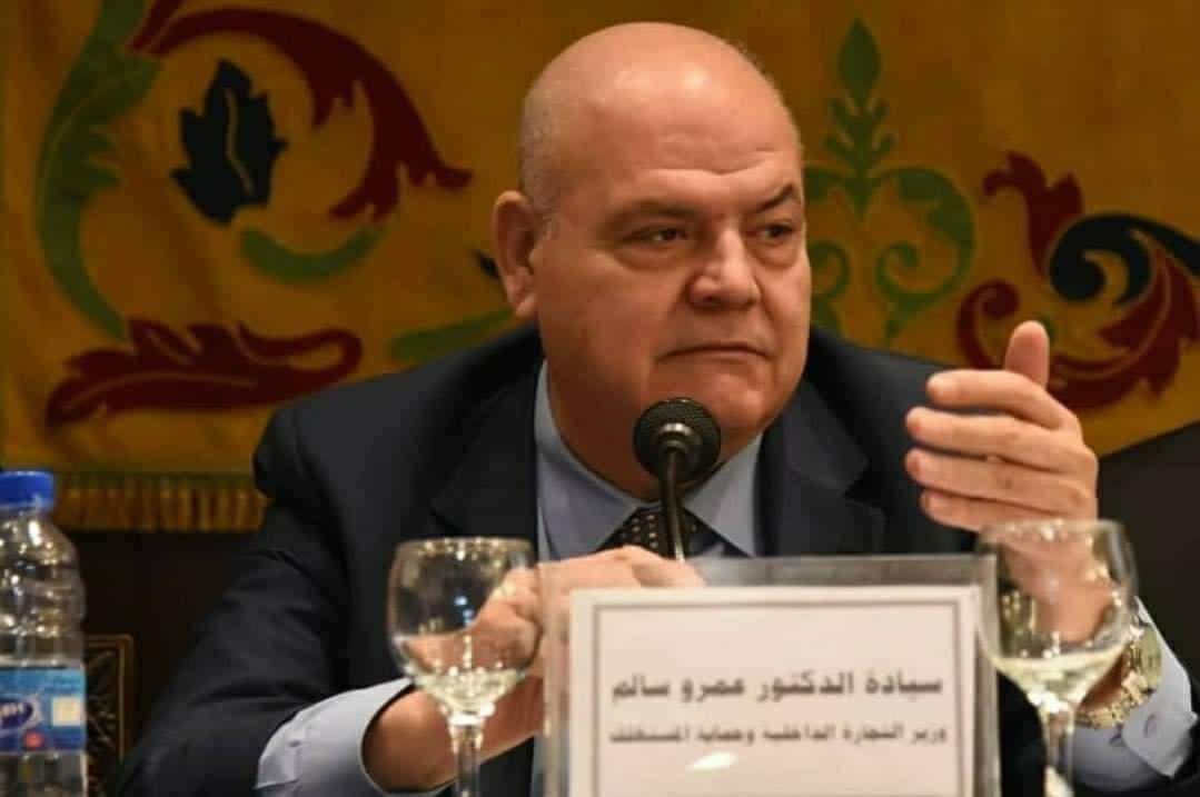 الوزير السابق عمرو سالم يحمل المركزي ووزارة المالية مسؤولية انهيار سعر الصرف وارتفاع معدلات التضخم