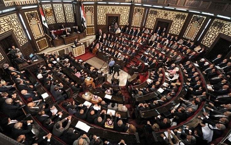 صحيفة محلية : الحكومة السورية حاسبت البرلمان والشعب خلال الجلسة الاستثنائية وأعطت درساً للمواطنين بأن الدولة ليست مسؤولة عنهم